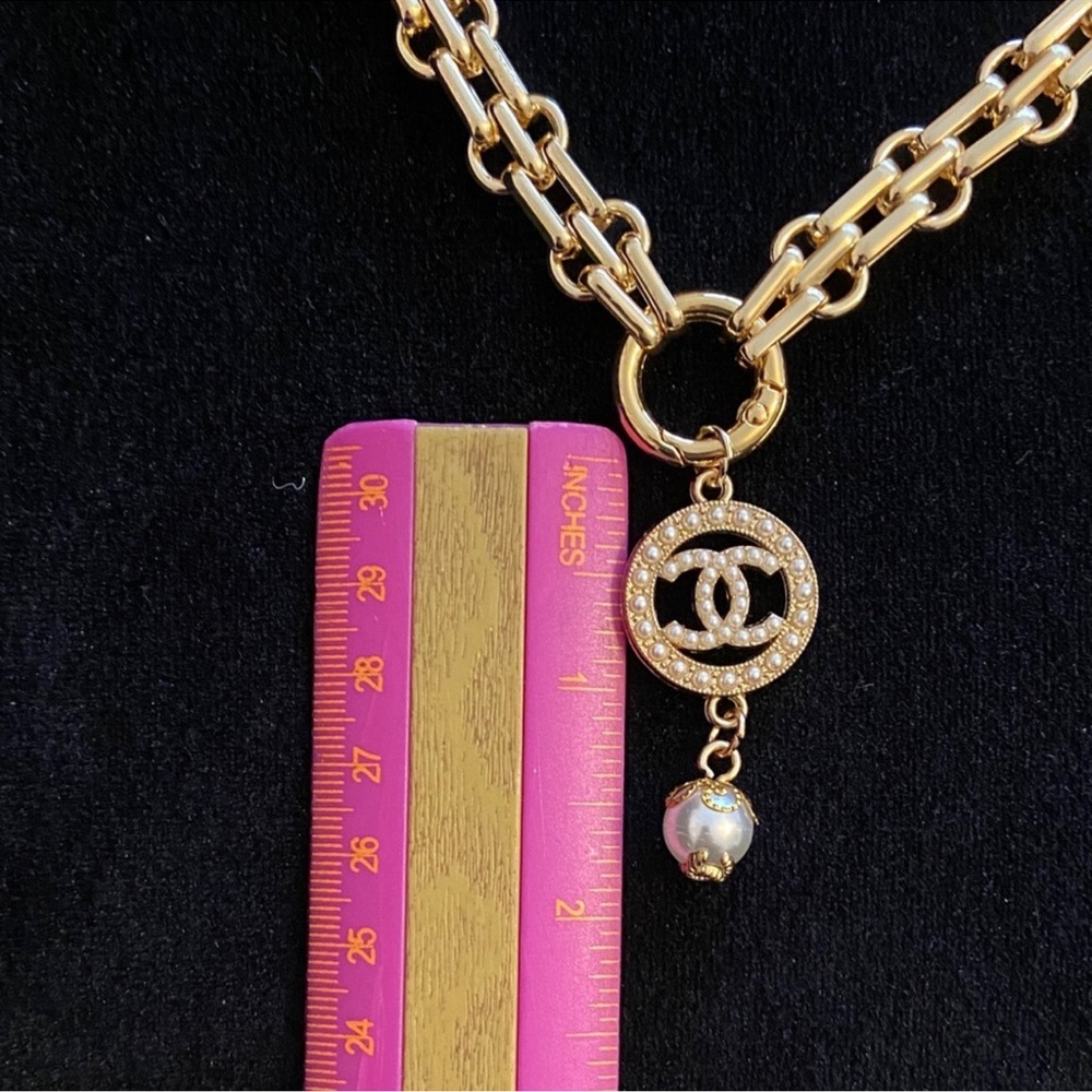 CHANEL Gold-Tone Double CC Pearl Drop Pendant - Picture 8 of 12